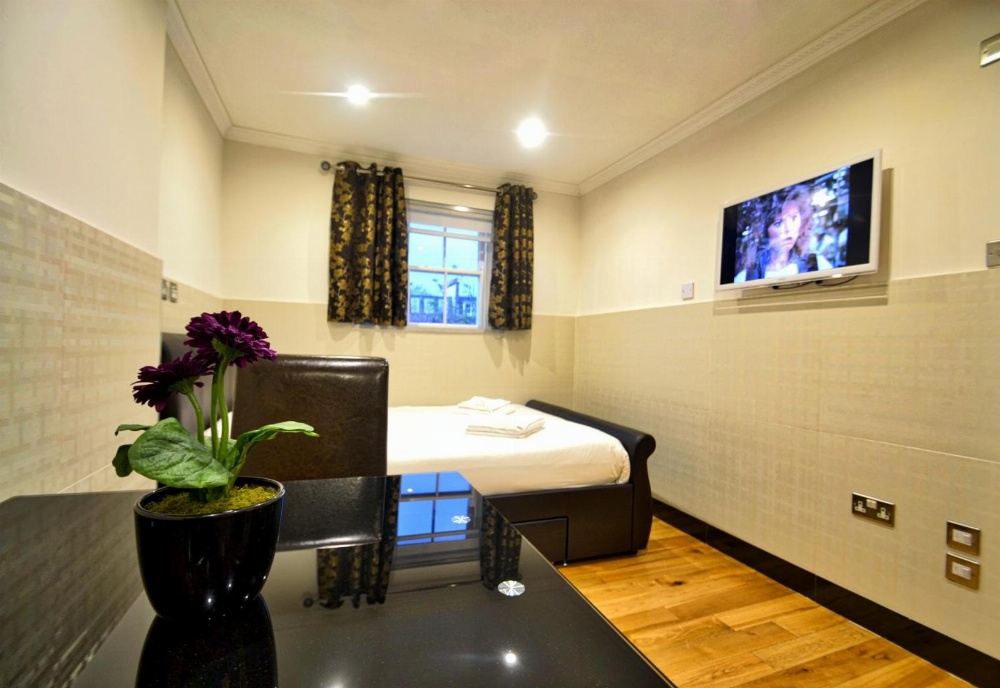 Hyde Park Apartments Main image